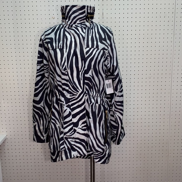 NWT G.E.T. Women’s XS Zebra Print LightWeight Water Resistant Hidden Hood Jacket - Picture 7 of 16